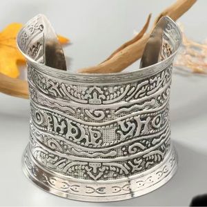 Cuff bangle